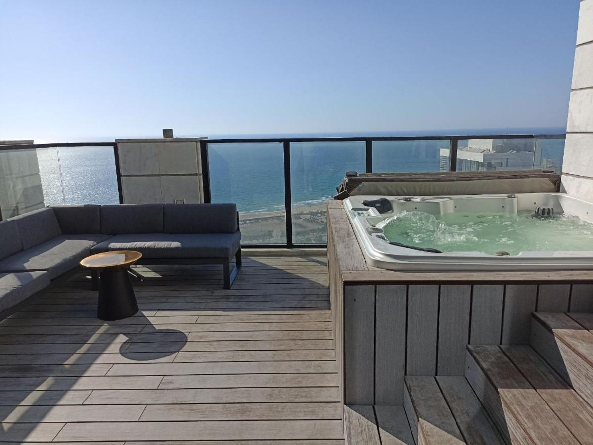 Yalarent Sea-Breeze Penthouse With Jacuzzi Apartment Bat Yam Exterior photo