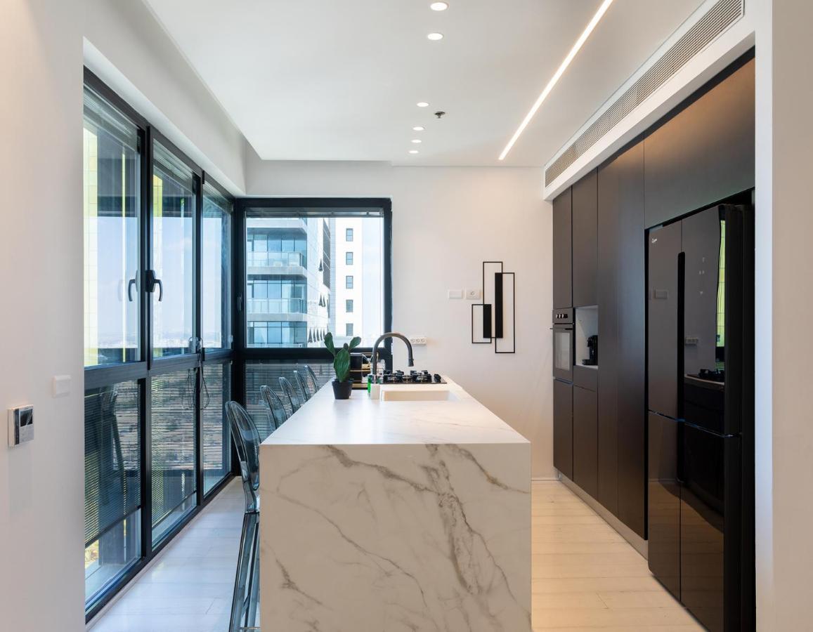 Yalarent Sea-Breeze Penthouse With Jacuzzi Apartment Bat Yam Exterior photo