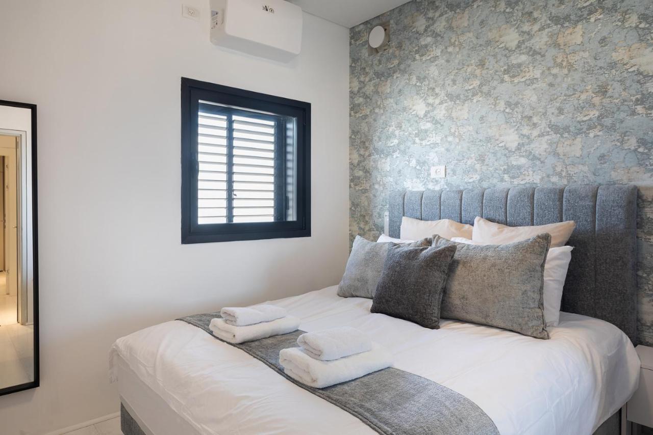 Yalarent Sea-Breeze Penthouse With Jacuzzi Apartment Bat Yam Exterior photo