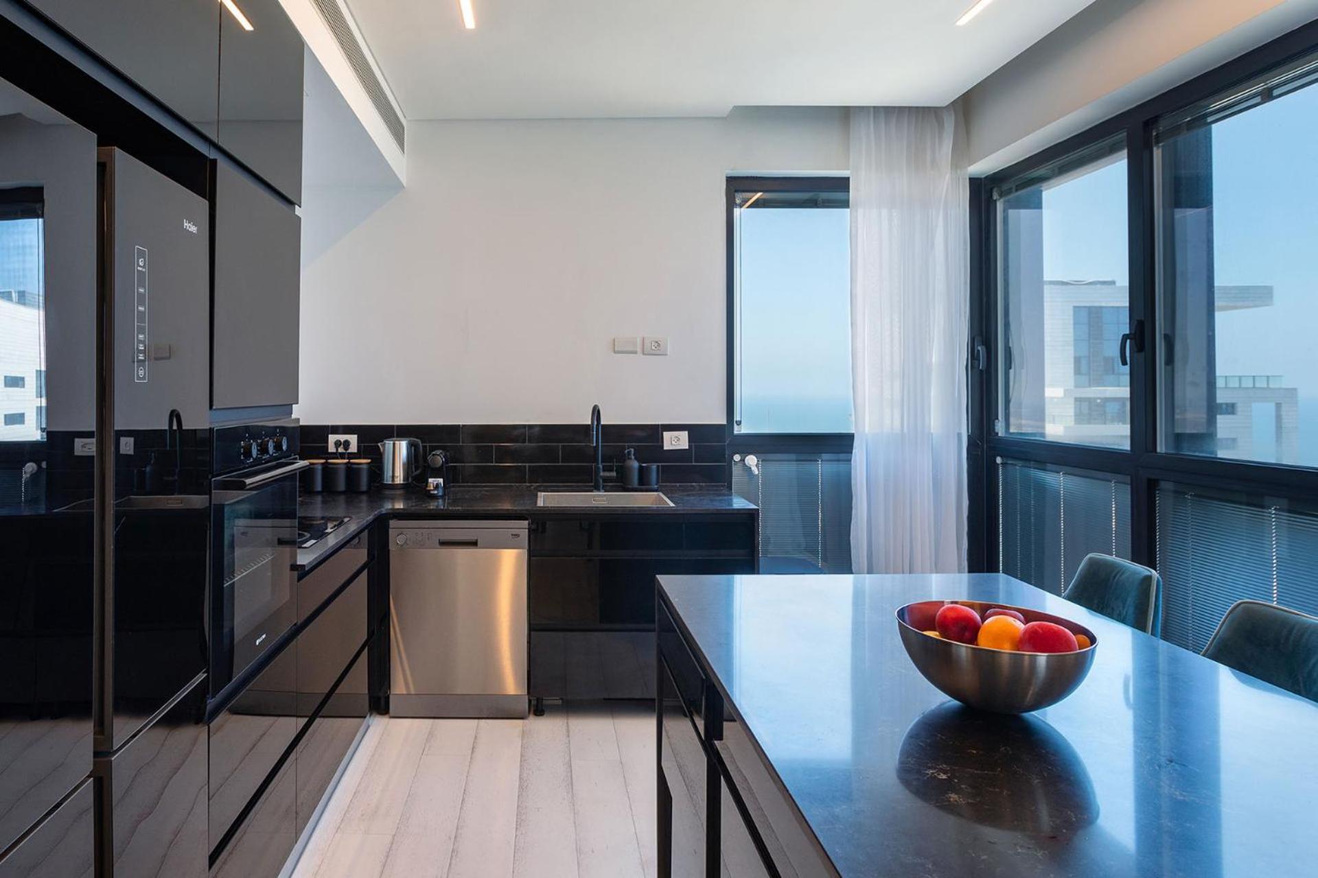 Yalarent Sea-Breeze Penthouse With Jacuzzi Apartment Bat Yam Exterior photo