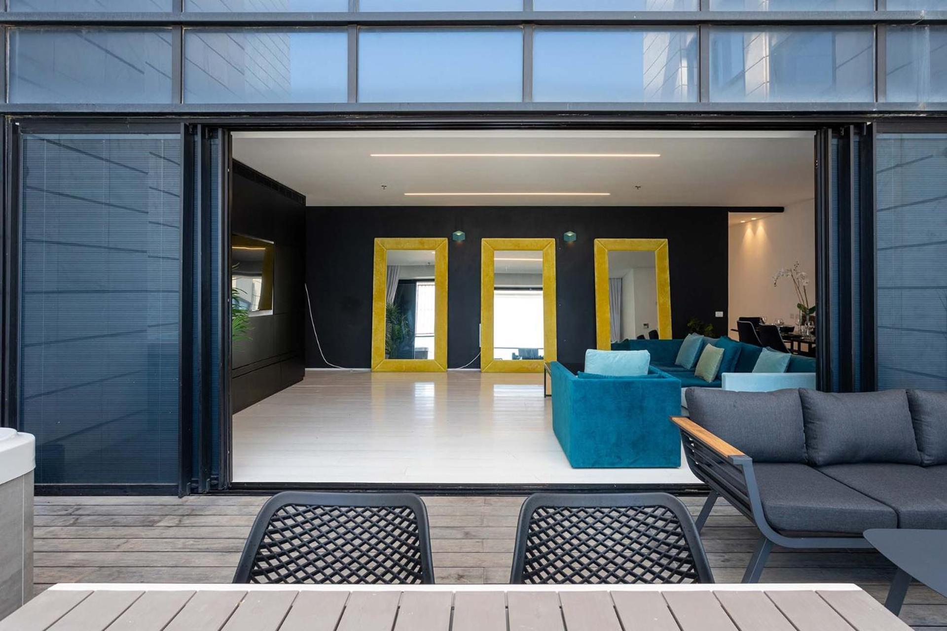 Yalarent Sea-Breeze Penthouse With Jacuzzi Apartment Bat Yam Exterior photo